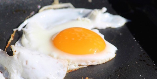 Gå ikke glip af disse 7 fordele ved æg til morgenmad.