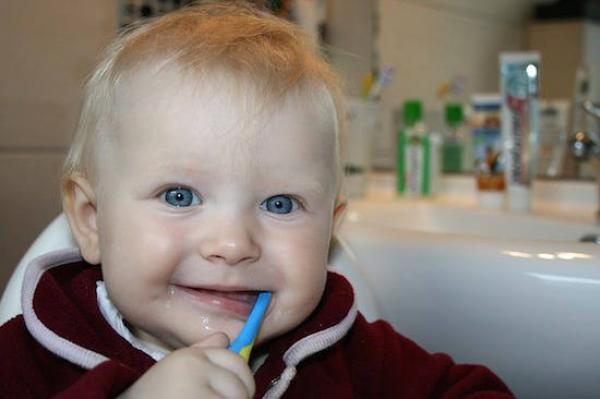 ¿Cuáles son los ingredientes peligrosos de la pasta de dientes?