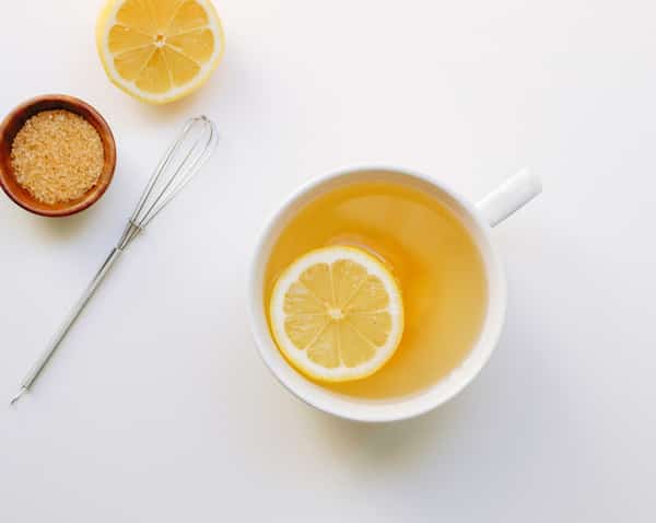 شاي أعشاب الليمون لالتهاب الحلق