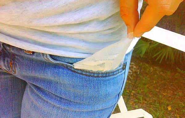 حيلة الجدة لدرء البعوض: ضع منعم الأقمشة في جيبك!