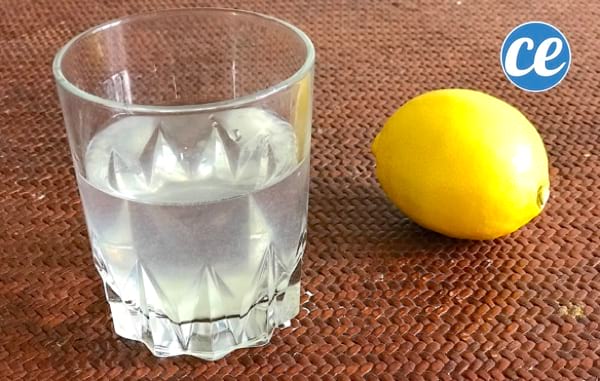 Un remedio con agua de limón para destapar la nariz.