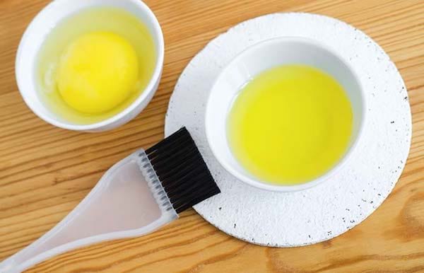 huevo y aceite de oliva para alisar el cabello