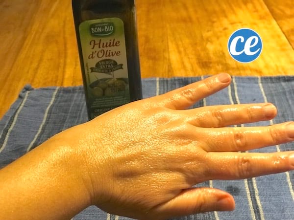 Un remedio con aceite de oliva para hidratar las manos secas y agrietadas