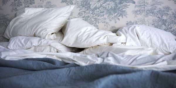 الطريقة السهلة والسريعة والطبيعية 100٪ للتخلص من عث الغبار في سريرك.