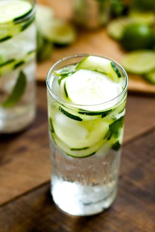 Un bon got d'aigua de cogombre no només és refrescant, sinó que també pot aportar molts beneficis a la teva salut.