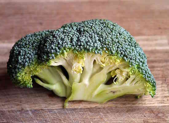 ¿Cuánto brócoli debe comer para mantener un hígado sano?