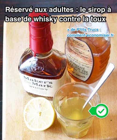 Se coloca una botella de whisky y miel y medio limón junto a un vaso que contiene el remedio.