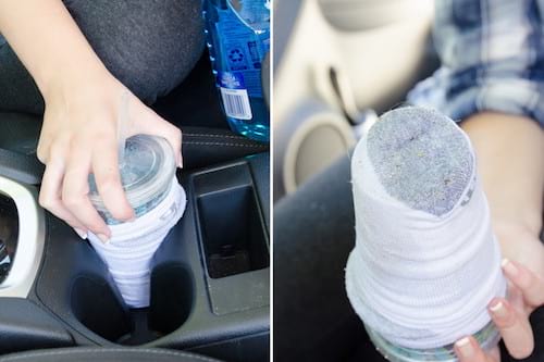 A pohártartó tisztításához használjon zoknival ellátott pohártartót