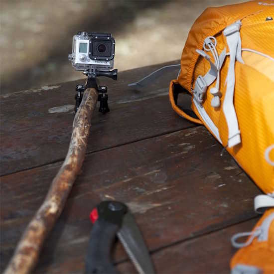 ¿Cómo llevar un selfie stick al acampar?