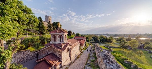 monasterio de belgrado serbia fin de semana barato en europa