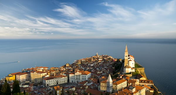 udsigt over Piran by i Slovenien