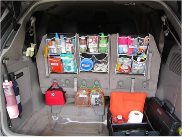 ¿Cómo utilizar un zapatero como espacio de almacenamiento para el coche?