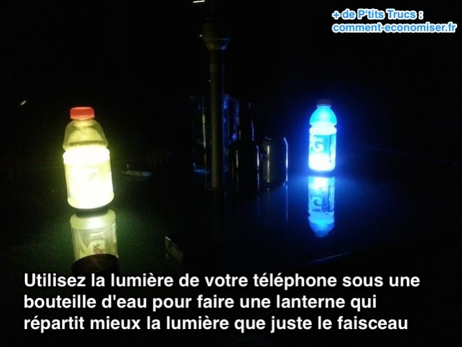 Feu servir la llum del telèfon sota una ampolla d'aigua per fer una llanterna